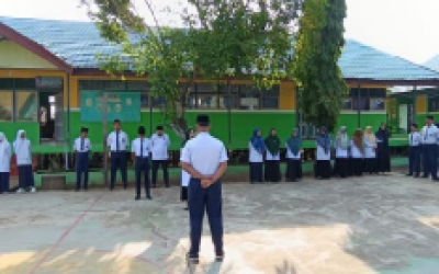 Rutinitas Apel Pagi Senin